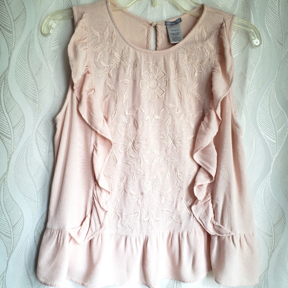 CR Ruffled Floral Embroidered Keyhole Crewneck Thick Strap Tank